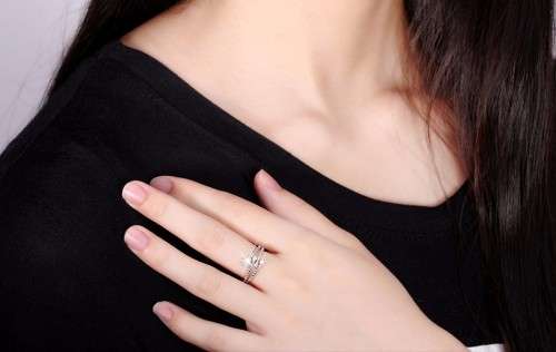 Elegant 925 Sterling Silver with Cubic Zirconia Resizable Ring **FREE VELVET POUCH