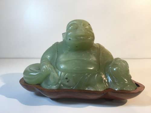 A CHINESE ORIENTAL GREEN STONE CARVED BUDDHA