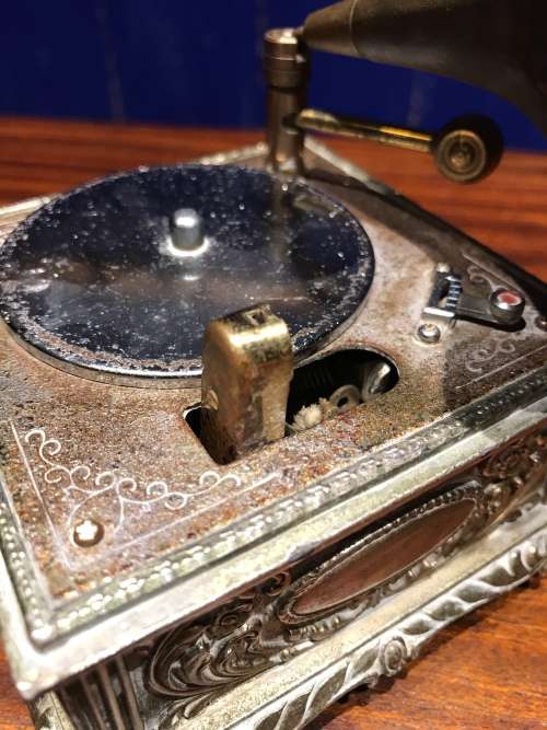 A VINTAGE JAPANESE GRAMAPHONE LIGHTER AND MUSICAL BOX