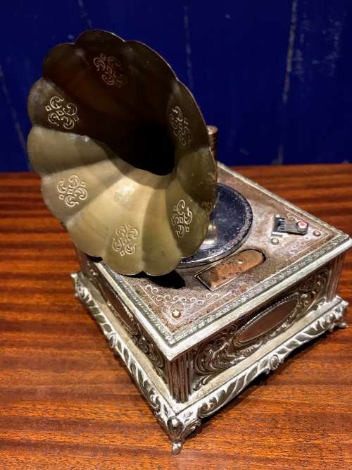 A VINTAGE JAPANESE GRAMAPHONE LIGHTER AND MUSICAL BOX