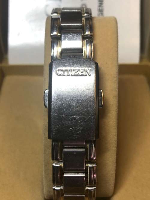A LADIES CITIZENS WATCH WITH BOX GOOD CONDITION WORKING ORDER