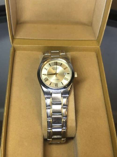 A LADIES CITIZENS WATCH WITH BOX GOOD CONDITION WORKING ORDER