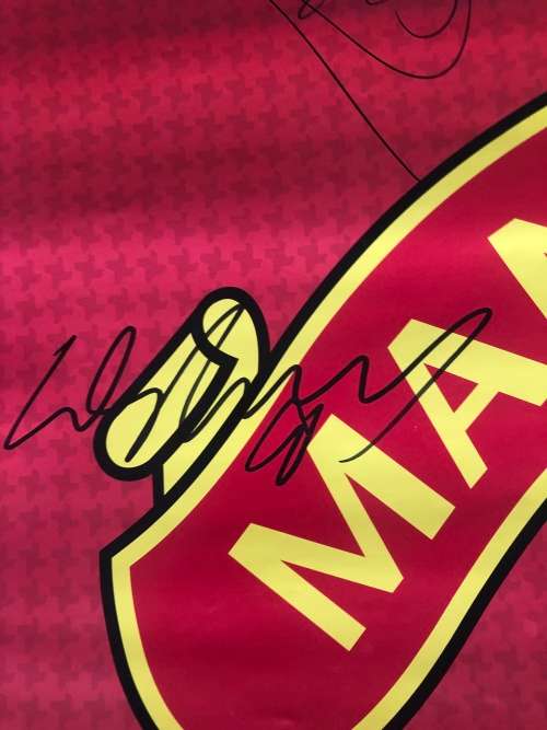 A MANCHESTER UNITED POSTER SIGNED BY THE TEAM