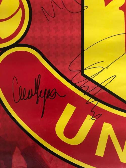 A MANCHESTER UNITED POSTER SIGNED BY THE TEAM