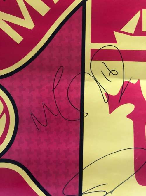 A MANCHESTER UNITED POSTER SIGNED BY THE TEAM