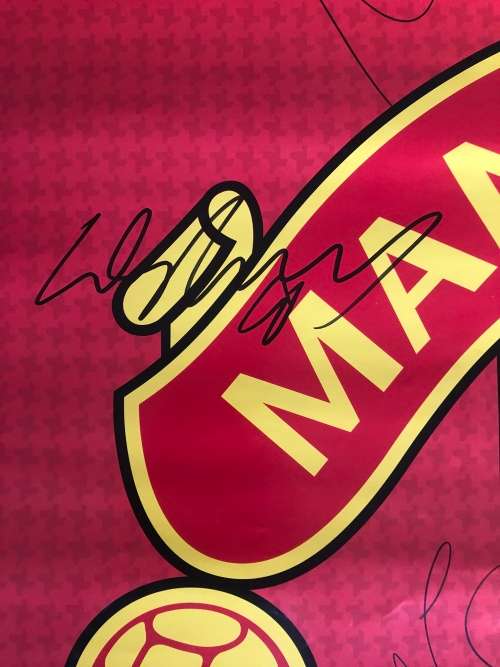 A MANCHESTER UNITED POSTER SIGNED BY THE TEAM