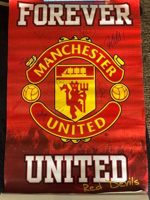 A MANCHESTER UNITED POSTER SIGNED BY THE TEAM