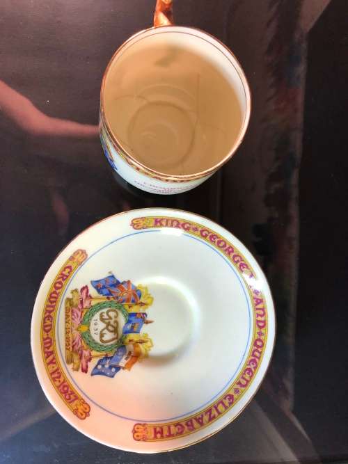 A VARIETY OF ROYAL CORONATION PORCELAIN FROM MEAKIN, DOULTON, PARAGON CHINA