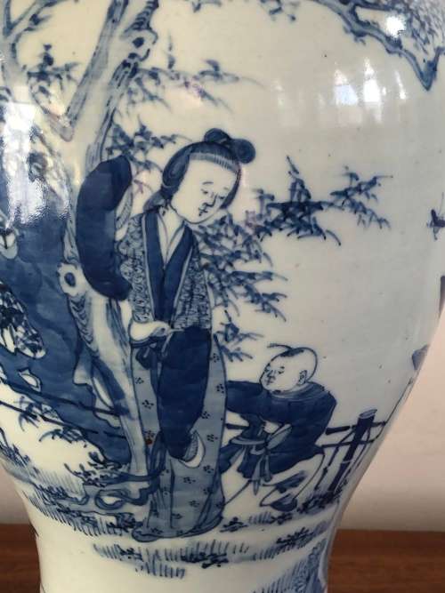 A LARGE 19TH CENTURY CHINESE PORCELAIN VASE WITH STAND (PLS READ CONDITION )