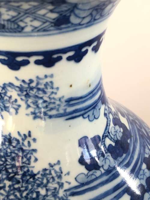 A LARGE 19TH CENTURY CHINESE PORCELAIN VASE WITH STAND (PLS READ CONDITION )