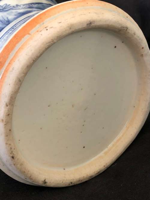 A LARGE 19TH CENTURY CHINESE PORCELAIN VASE WITH STAND (PLS READ CONDITION )