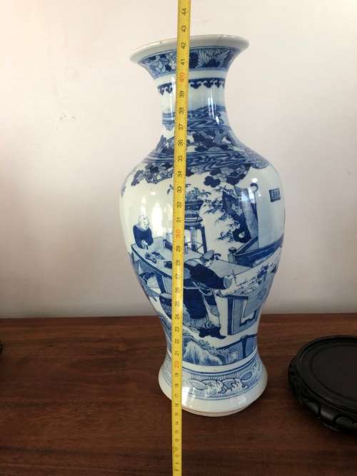 A LARGE 19TH CENTURY CHINESE PORCELAIN VASE WITH STAND (PLS READ CONDITION )