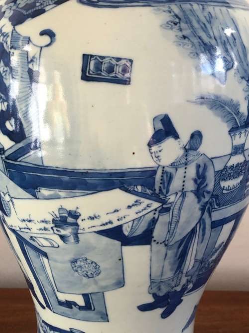 A LARGE 19TH CENTURY CHINESE PORCELAIN VASE WITH STAND (PLS READ CONDITION )