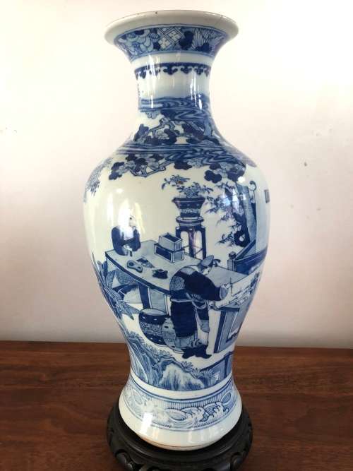 A LARGE 19TH CENTURY CHINESE PORCELAIN VASE WITH STAND (PLS READ CONDITION )