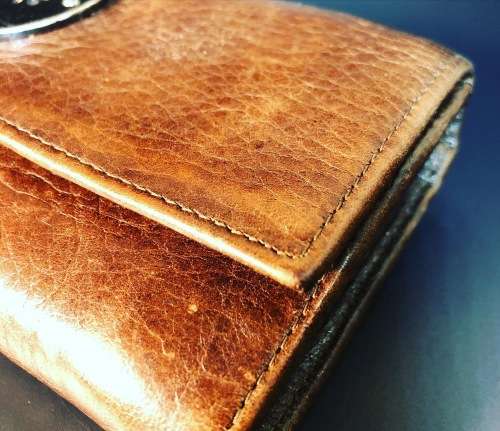 A PREOWNED LADIES MULBERRY CRAFTED LEATHER PURSE