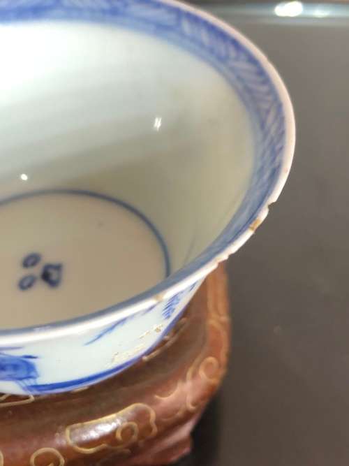 A SET OF CHINESE PORCELAIN TEA CUPS AND AND SMALL PLATE