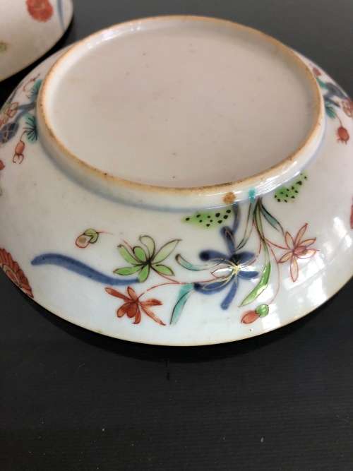 A SET OF CHINESE EXPORT PORCELAIN PLATES