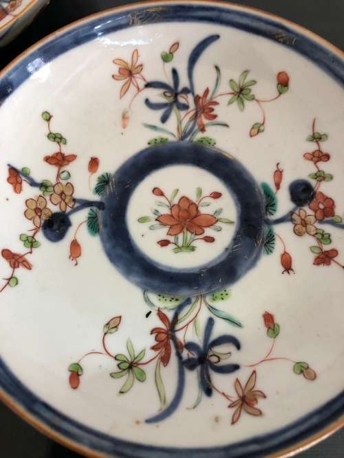 A SET OF CHINESE EXPORT PORCELAIN PLATES