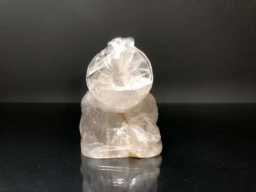A SMALL LAUGHING BUDDHA FIGURINE CARVED IN CLEAR QUARTZ