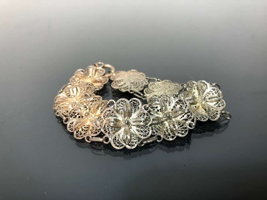 A Classic Vintage Womans Silver Filigree Bracelet