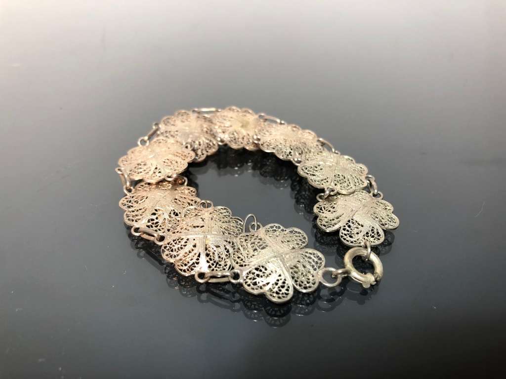 A Classic Vintage Womans Silver Filigree Bracelet