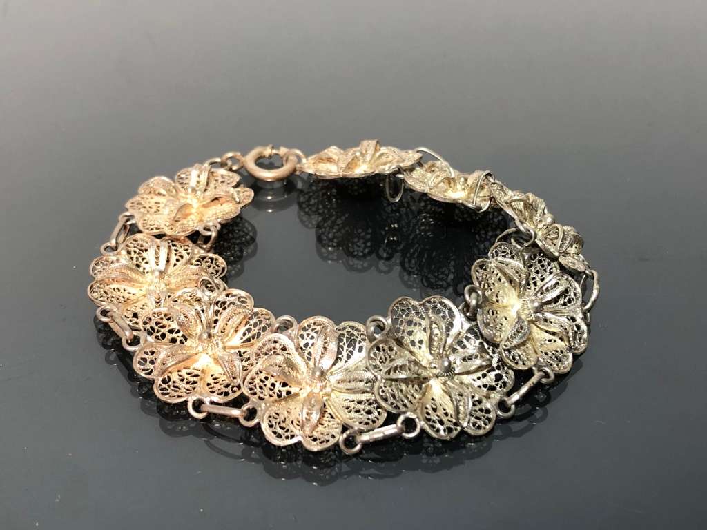 A Classic Vintage Womans Silver Filigree Bracelet