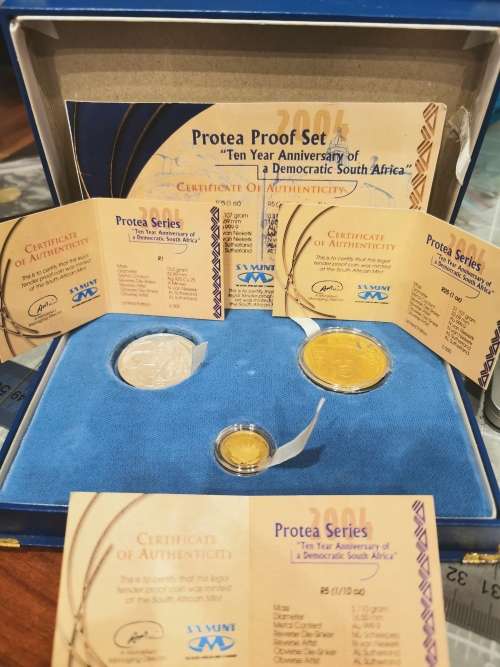 2004 "Ten Year Anniversary of a Democratic SA" - Protea Proof Set - Gold 1oz + 1/10th oz + Silver R1
