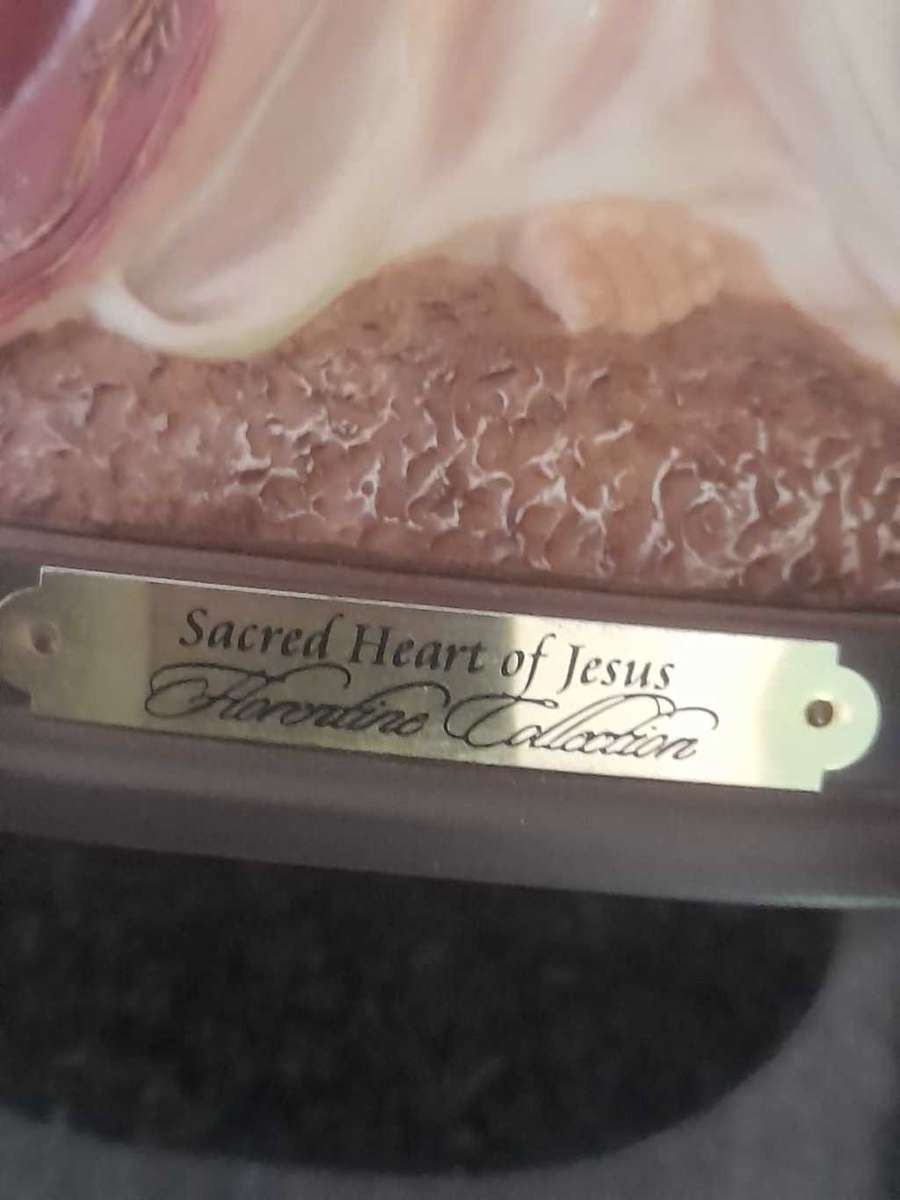 Two 30cm Florentine Collectors items. Sacred Heart of Jesus Statue and Our Lady of Grace from the