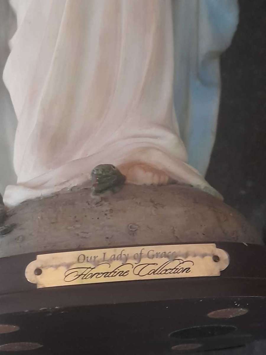 Two 30cm Florentine Collectors items. Sacred Heart of Jesus Statue and Our Lady of Grace from the