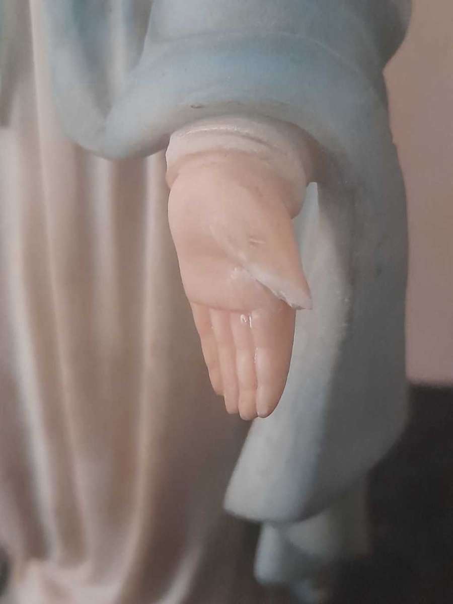 Two 30cm Florentine Collectors items. Sacred Heart of Jesus Statue and Our Lady of Grace from the