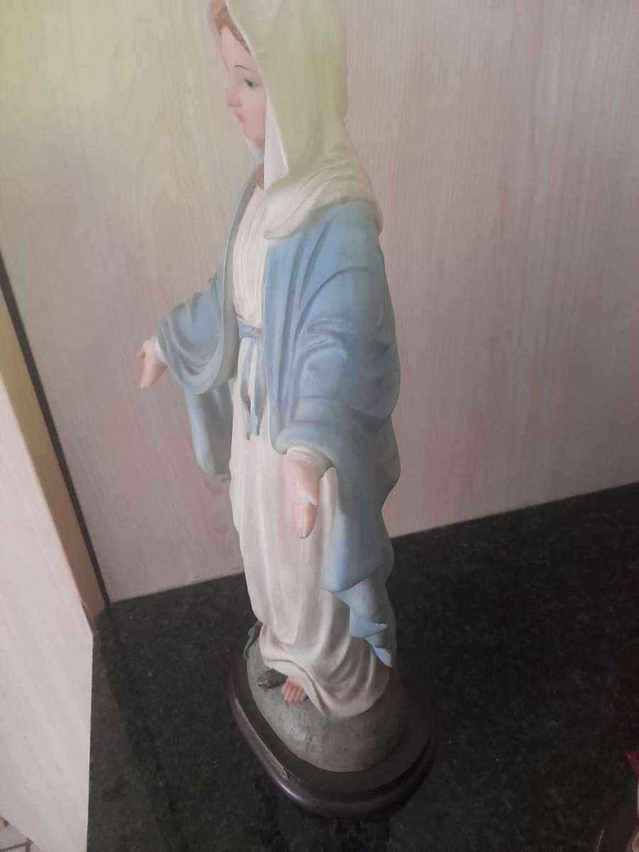 Two 30cm Florentine Collectors items. Sacred Heart of Jesus Statue and Our Lady of Grace from the