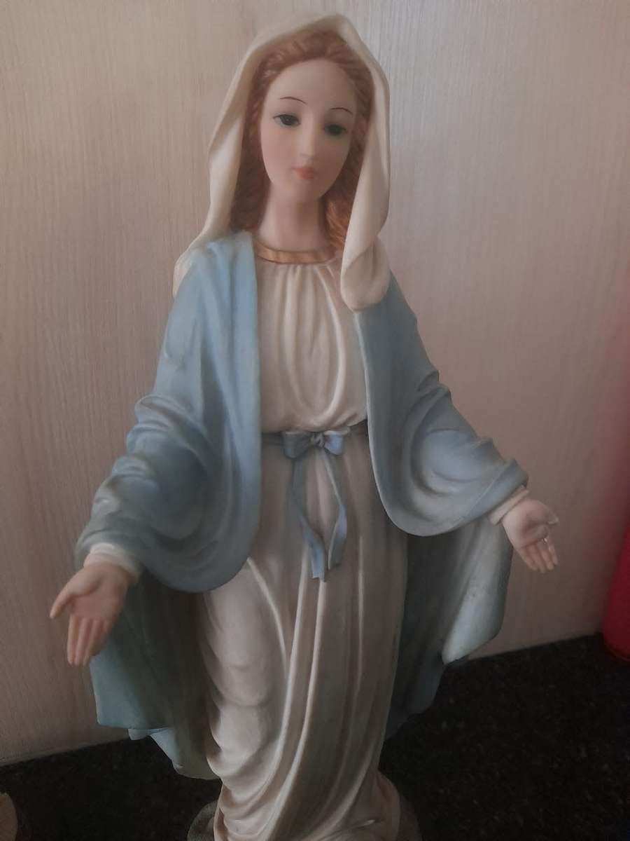 Two 30cm Florentine Collectors items. Sacred Heart of Jesus Statue and Our Lady of Grace from the