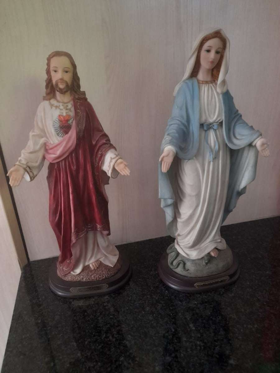 Two 30cm Florentine Collectors items. Sacred Heart of Jesus Statue and Our Lady of Grace from the