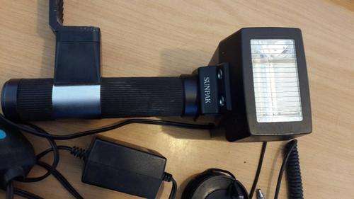 Light up you world with this handy Sunpak flash unit  Handle Flash mounts comfortably on your camer