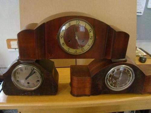 Three mantel clocks as a lot one works the other two works for a while and stops will sell them as i