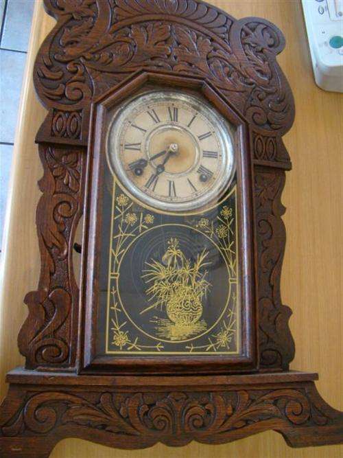 This clock is 100% working order thanks to some good person I have replaced the hook