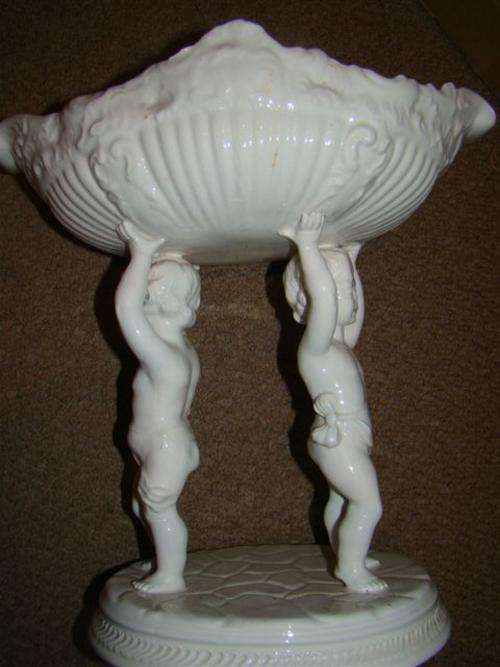 CAPO-DI-MONTE BOWLE 32X32cm SHIPPING WILL BE R25