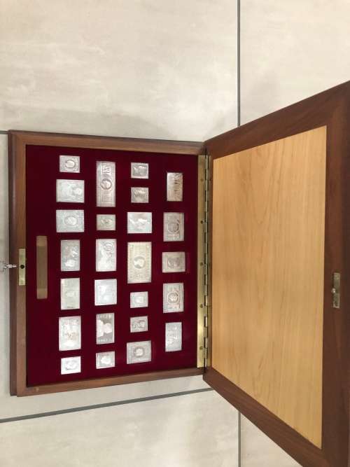 1977 Royal SILVER Stamp Medallions (464g)