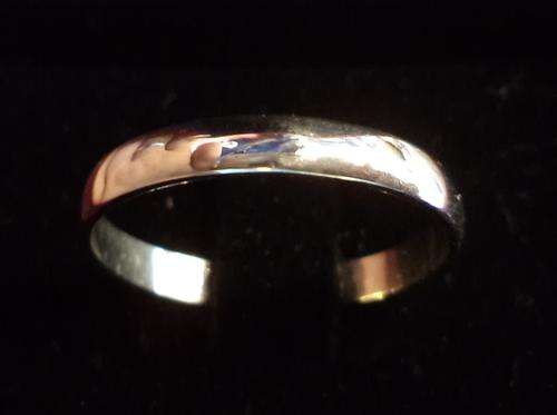STUNNING WEDDING BAND 9ct GOLD RING !!