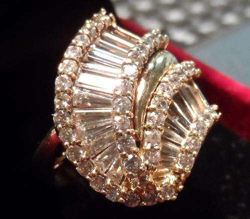 STUNNING 9ct GOLD LADIES WEDDING/ENGAGEMENT RING ! EXCELLENT CONDITION!!