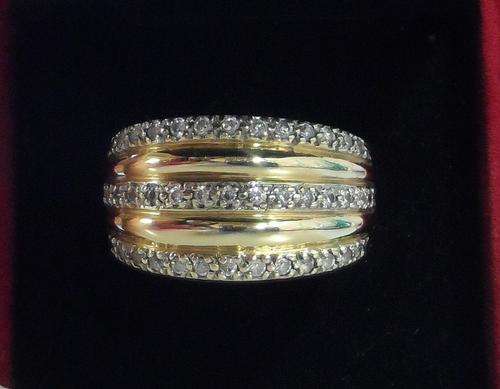 STUNNING LADIES 9ct GOLD WEDDING / ENGAGEMENT RING !!!