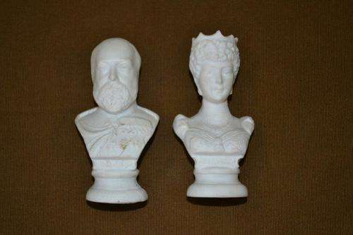 Parrian ware busts of King Edward VII and Queen Elexandra.
