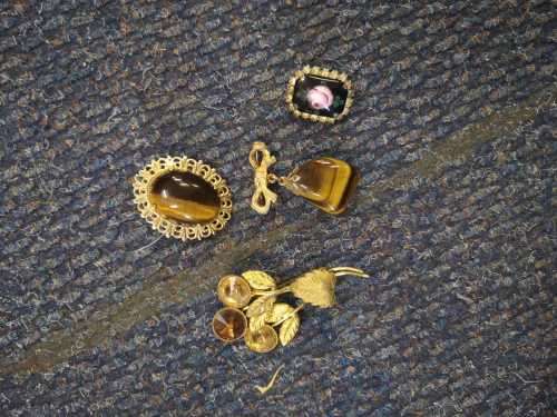 Antique brooches set of 4