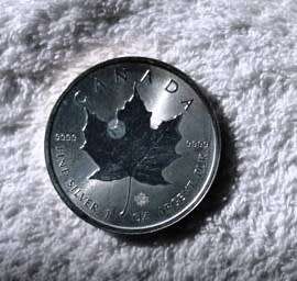 1 OZ 9999 SILVER CANADIAN MAPLE LEAF 5 DOLLAR COIN - 2014