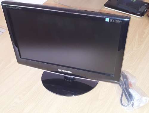 Samsung 16.0" Wide Screen LCD Monitor 633NW