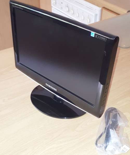 Samsung 16.0" Wide Screen LCD Monitor 633NW