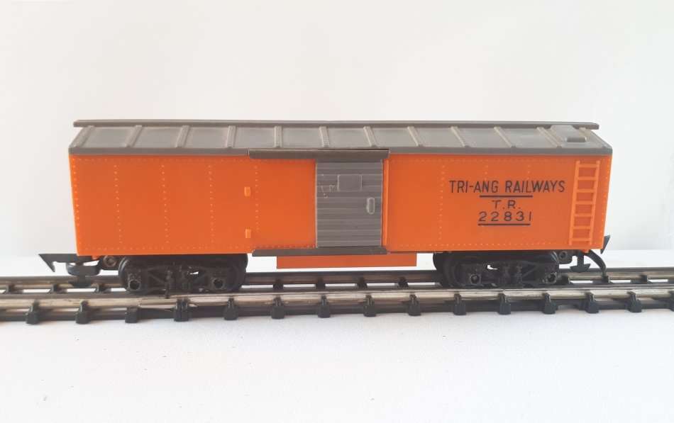 HO Scale Tri-Ang Railways TR22831 Train Car
