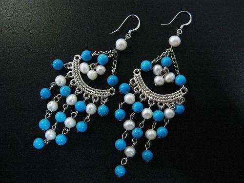8.9 CM / 3.5" turquoise & white freshwater pearl earring