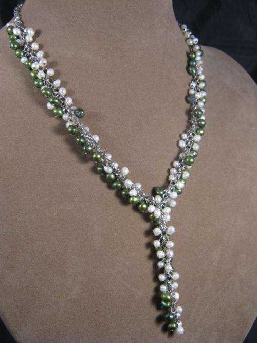 Green and White freshwater pearl necklace - 45 cm
