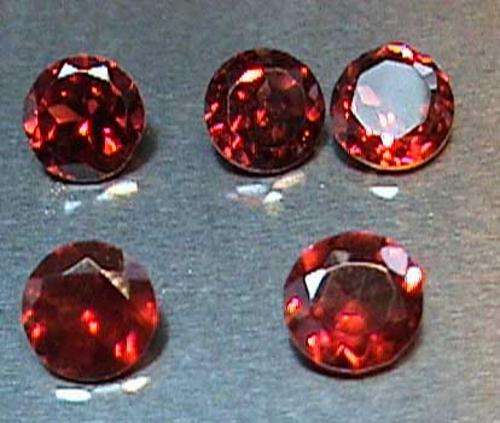 6.25 CT 5 matcing pieces RED Round Garnet